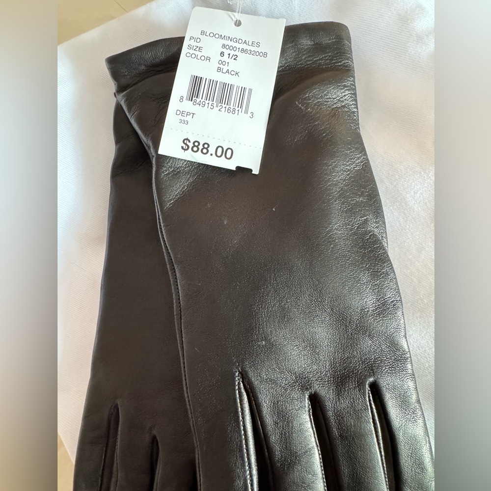 Bloomingdale's Classic Black Leather Gloves - Picture 5 of 8